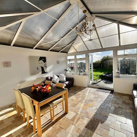 2 Bedroom Holiday Home In The Heart Of West Wales Сент-Клирс Экстерьер фото