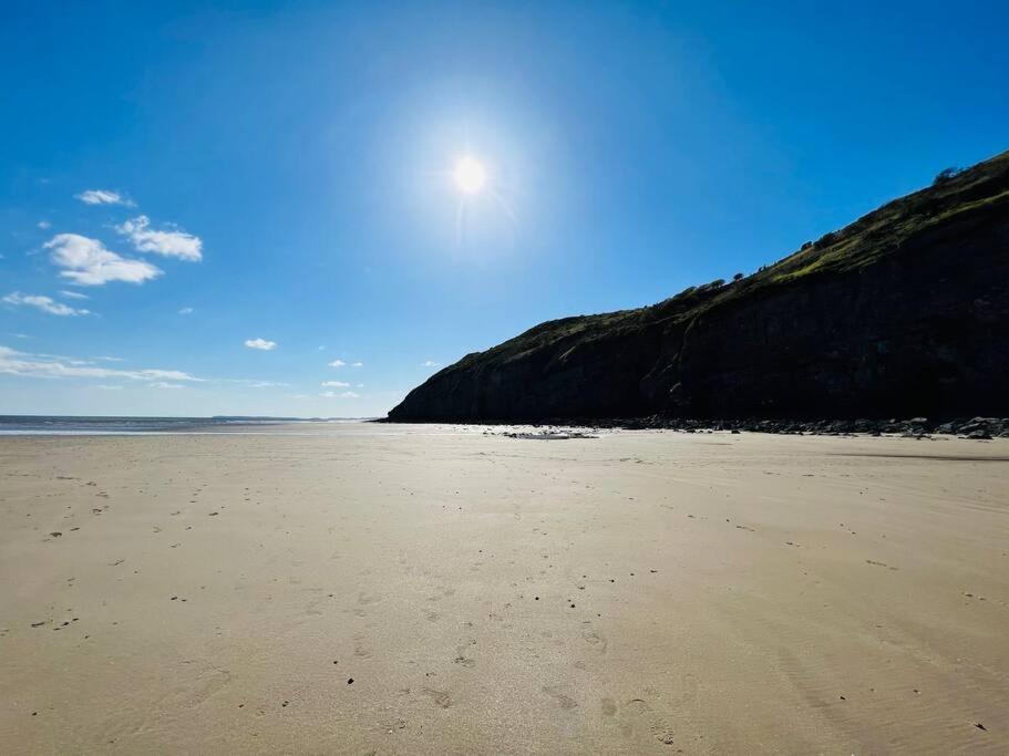 2 Bedroom Holiday Home In The Heart Of West Wales Сент-Клирс Экстерьер фото
