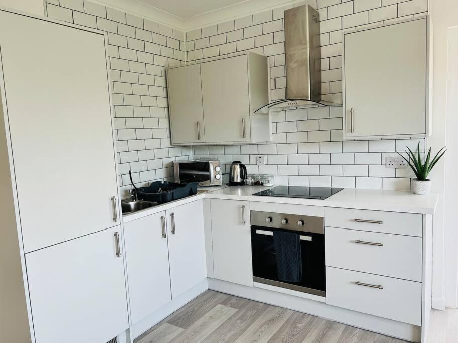 2 Bedroom Holiday Home In The Heart Of West Wales Сент-Клирс Экстерьер фото