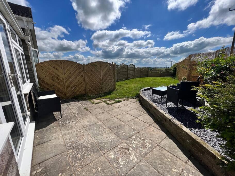 2 Bedroom Holiday Home In The Heart Of West Wales Сент-Клирс Экстерьер фото