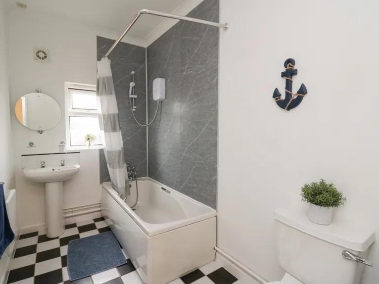 2 Bedroom Holiday Home In The Heart Of West Wales Сент-Клирс Экстерьер фото