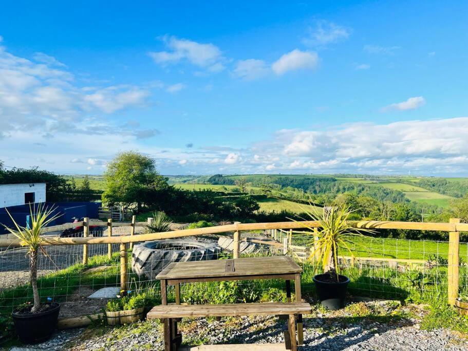 2 Bedroom Holiday Home In The Heart Of West Wales Сент-Клирс Экстерьер фото