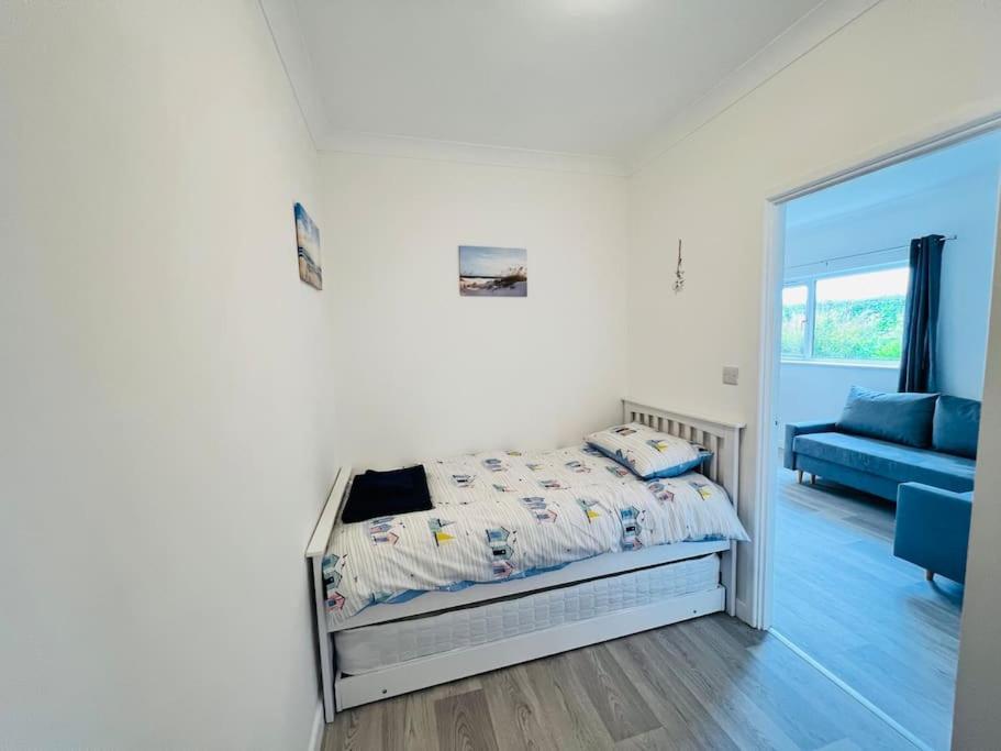 2 Bedroom Holiday Home In The Heart Of West Wales Сент-Клирс Экстерьер фото