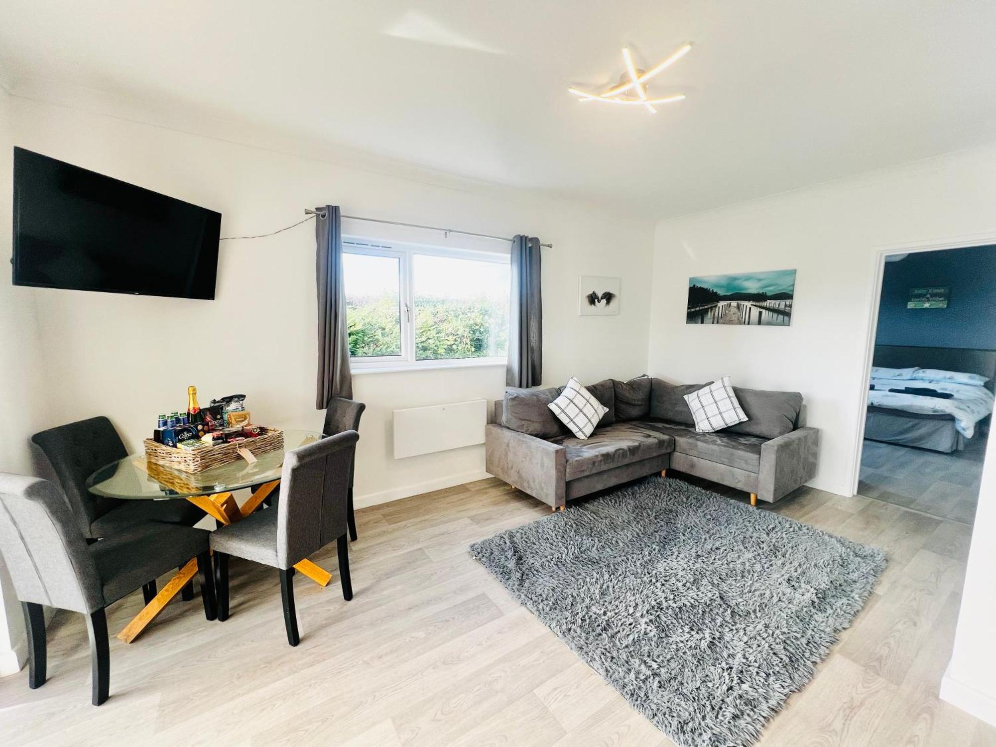 2 Bedroom Holiday Home In The Heart Of West Wales Сент-Клирс Экстерьер фото