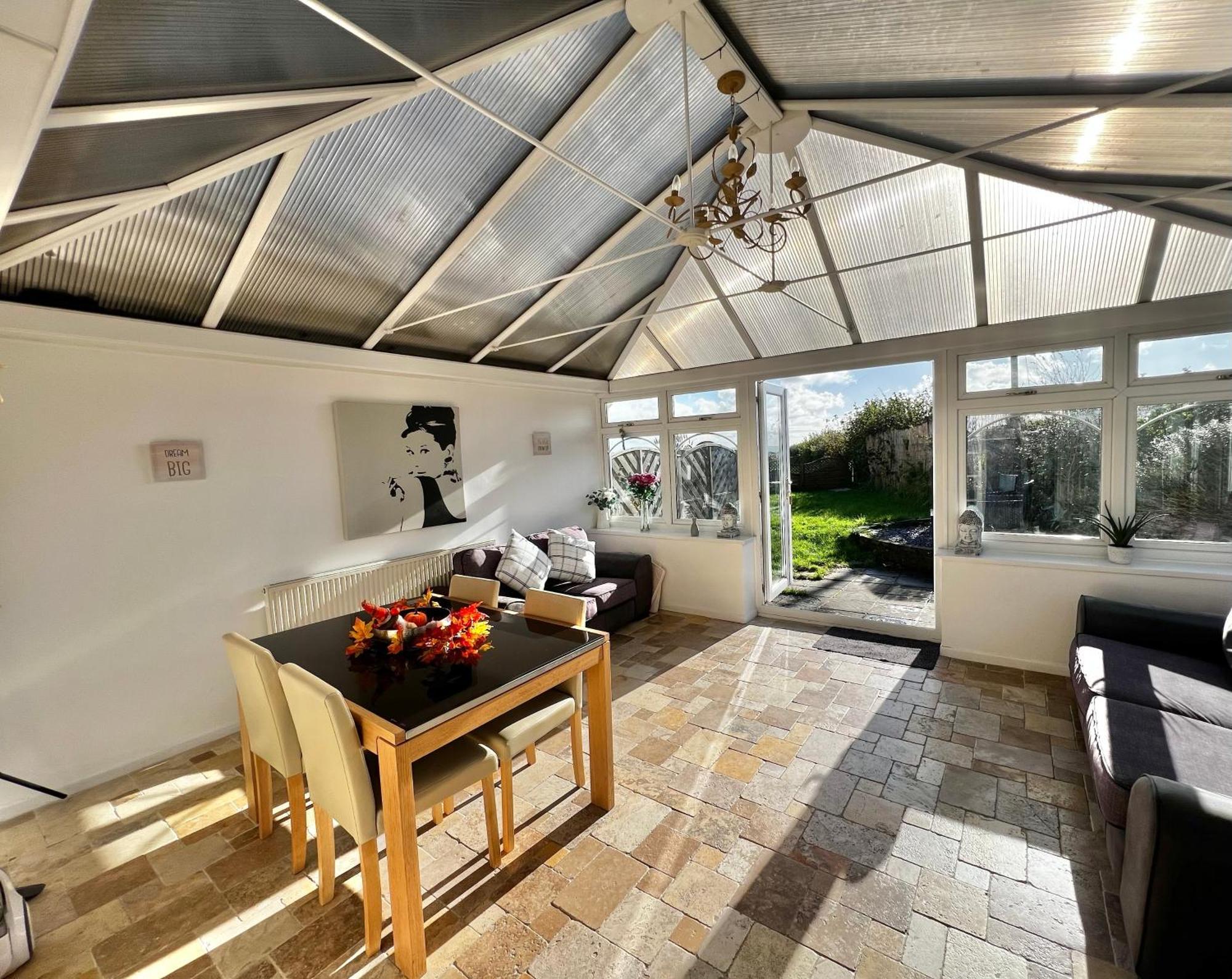 2 Bedroom Holiday Home In The Heart Of West Wales Сент-Клирс Экстерьер фото
